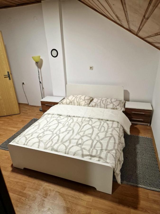 Appartement Kiki Privatne Sobe, Zagreb Airport à Velika Gorica Extérieur photo